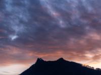 Zellerhorn mit orange leuchtenden Abendwolken darüber